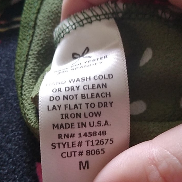 Woman's long sleeve top with pokka dots - Picture 6 of 6